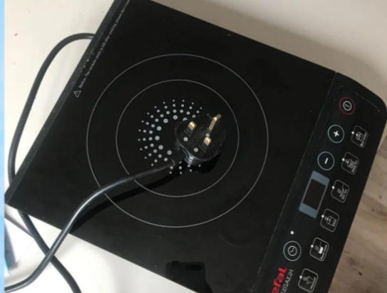 新電磁爐有燒焦味是什么原因-新電磁爐有燒焦味是什么原因造成的